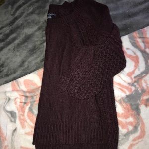 AE maroon sweater